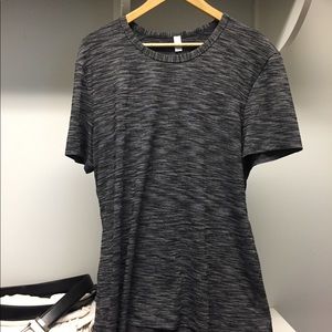 Men’s Lululemon tee shirt